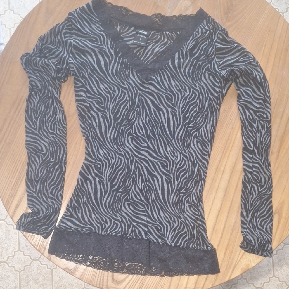 Vanity Black and Gray Fitted Ribbed Blouse